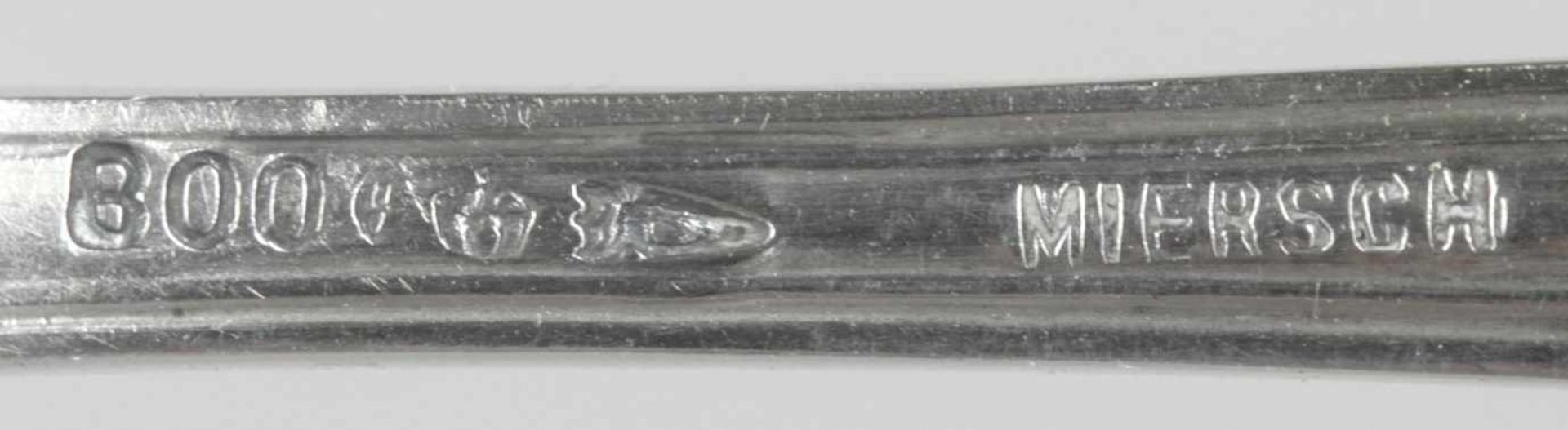 Zwölf Austernlöffel, dt., um 1910, Silber 800, Griffe mit Linear-Randdekor, zus. ca. 310gr. - Bild 2 aus 2