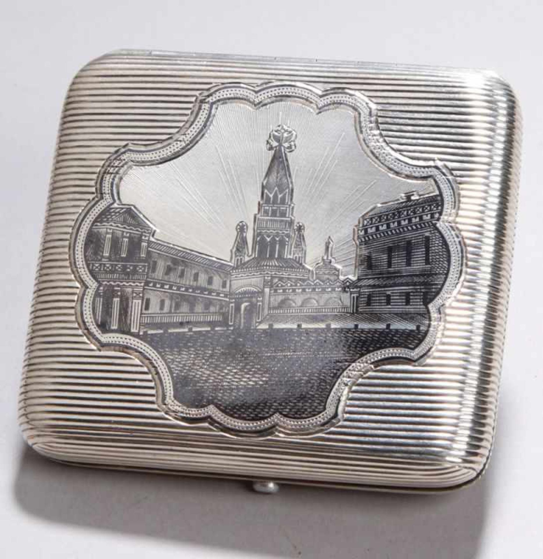 Zigarettenetui, Moskau, 1890, Silber 84 gepunzt, rechteckig, Deckel mit Stadtansicht