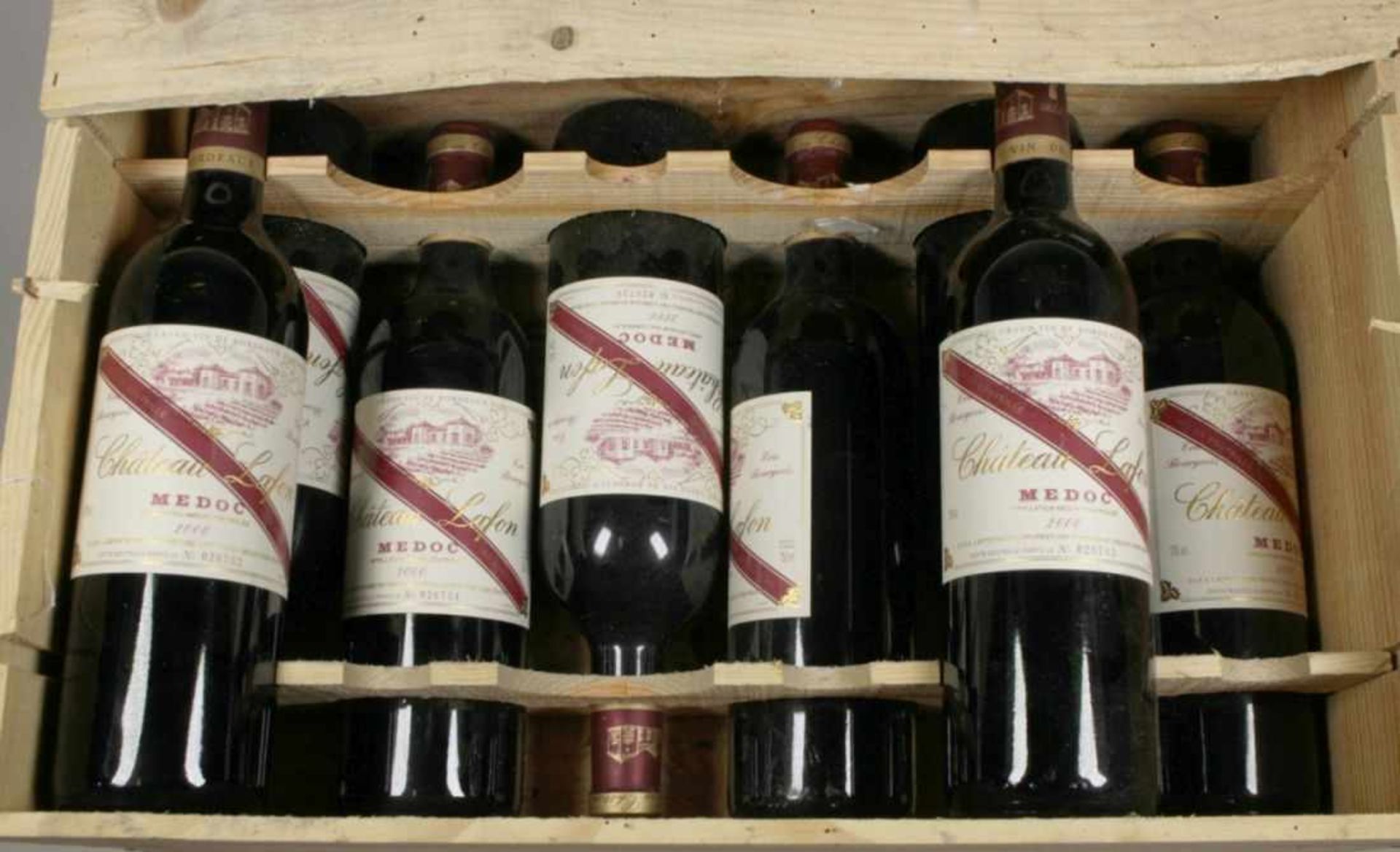 Acht Weinflaschen, Chateau Lafon, Medoc, 2000