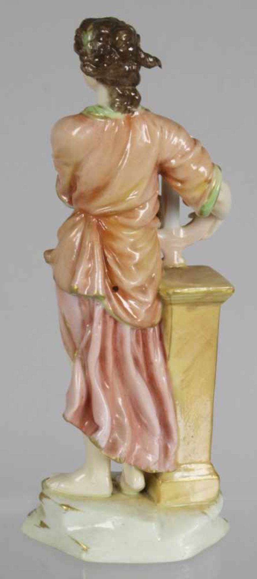 Porzellan-Figur, "Dame mit Lyra", 20. Jh., Mod.nr.: 2627, auf Natursockel vollplastische,stehende, - Bild 2 aus 3