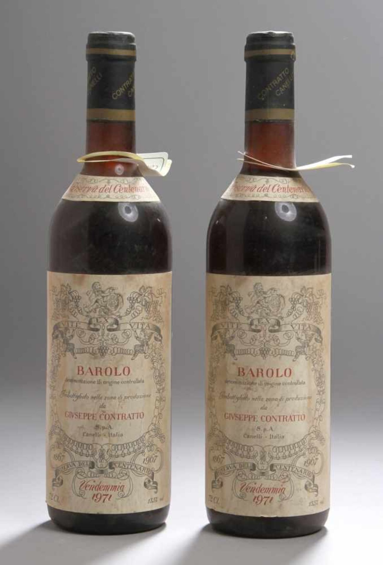 Zwei Weinflaschen, Barolo, Contratto Riserva del Centenario, 1971