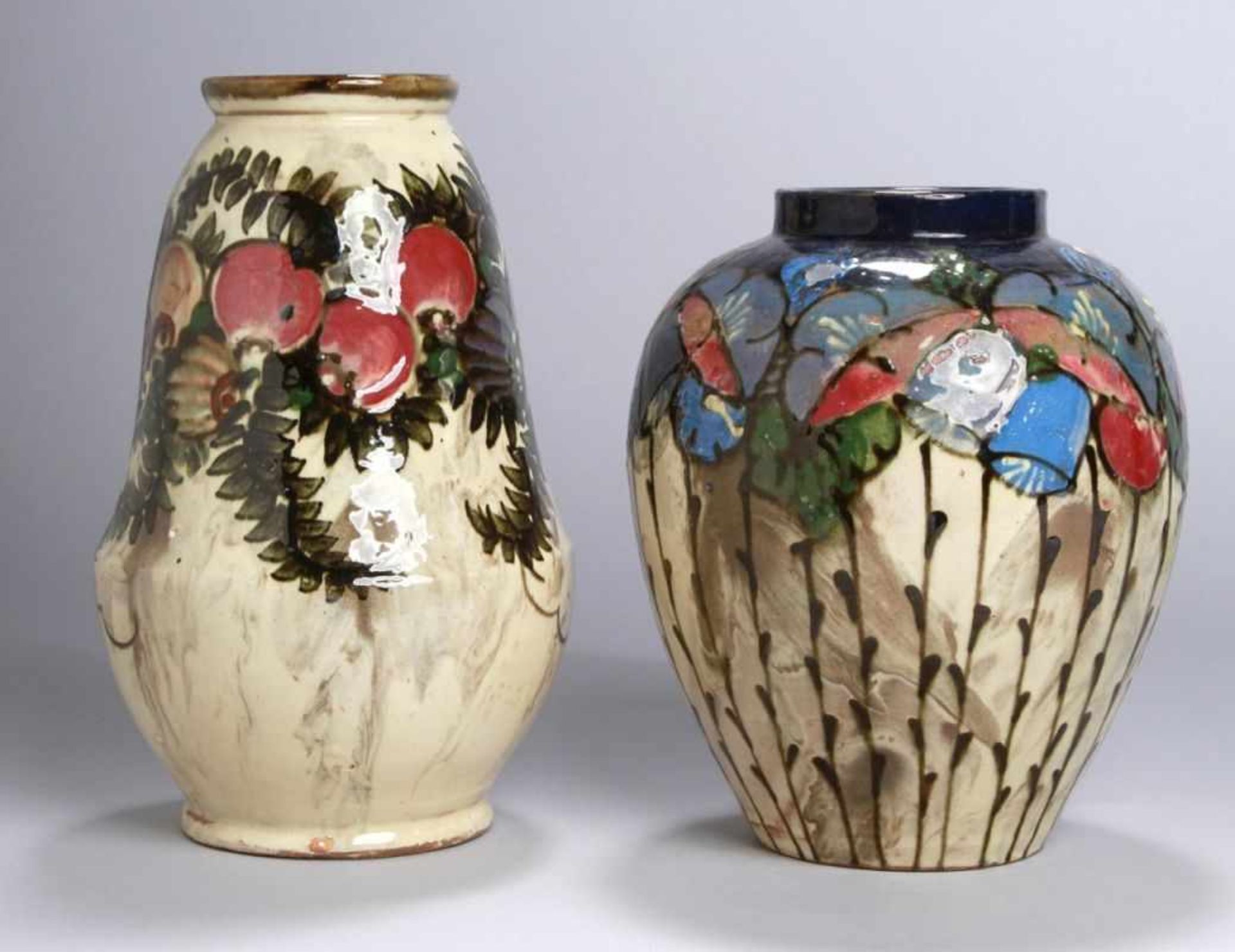 Zwei Keramik-Ziervasen, Huber-Roethe, Villingen, um 1910, unterschiedliche Formen undGrößen, auf