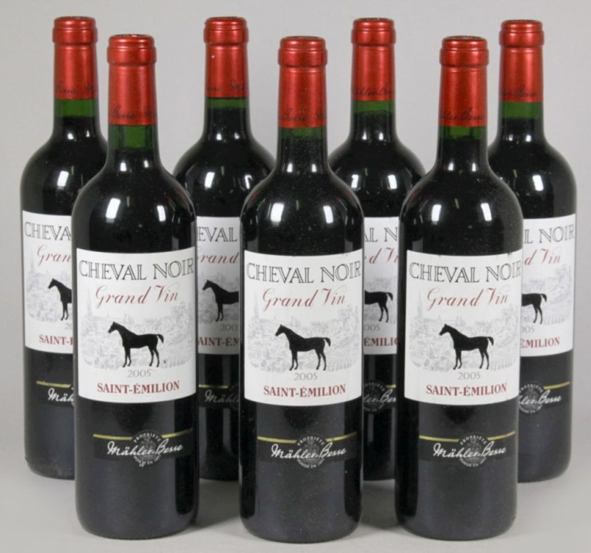 Sieben Weinflaschen, Cheval Noir, Grand Vin, St. Emilion, 2005