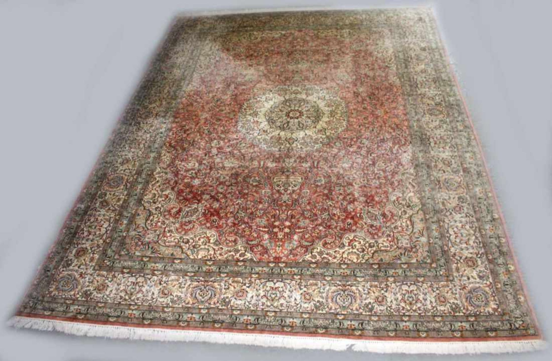 Teppich, Kashmir, ca. 30 Jahre alt, Kunstseide auf Baumwolle, 356 x 270 cm