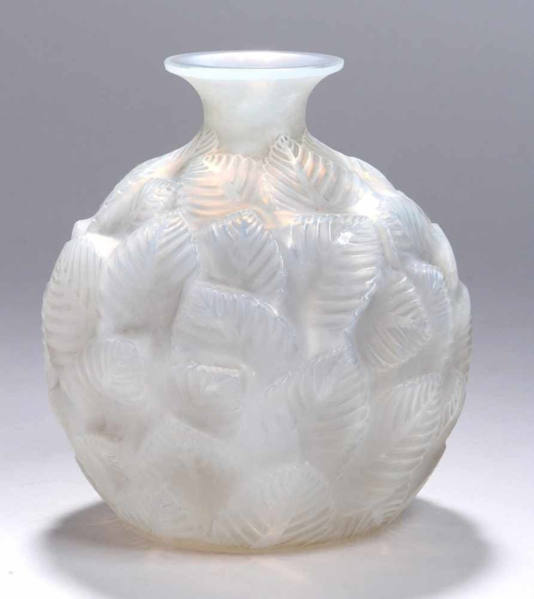 Glas-Ziervase, "Ormeaux/Feuillage", René Lalique, Wingen-sur-Moder, um 1928-32, Entw.1926, runder