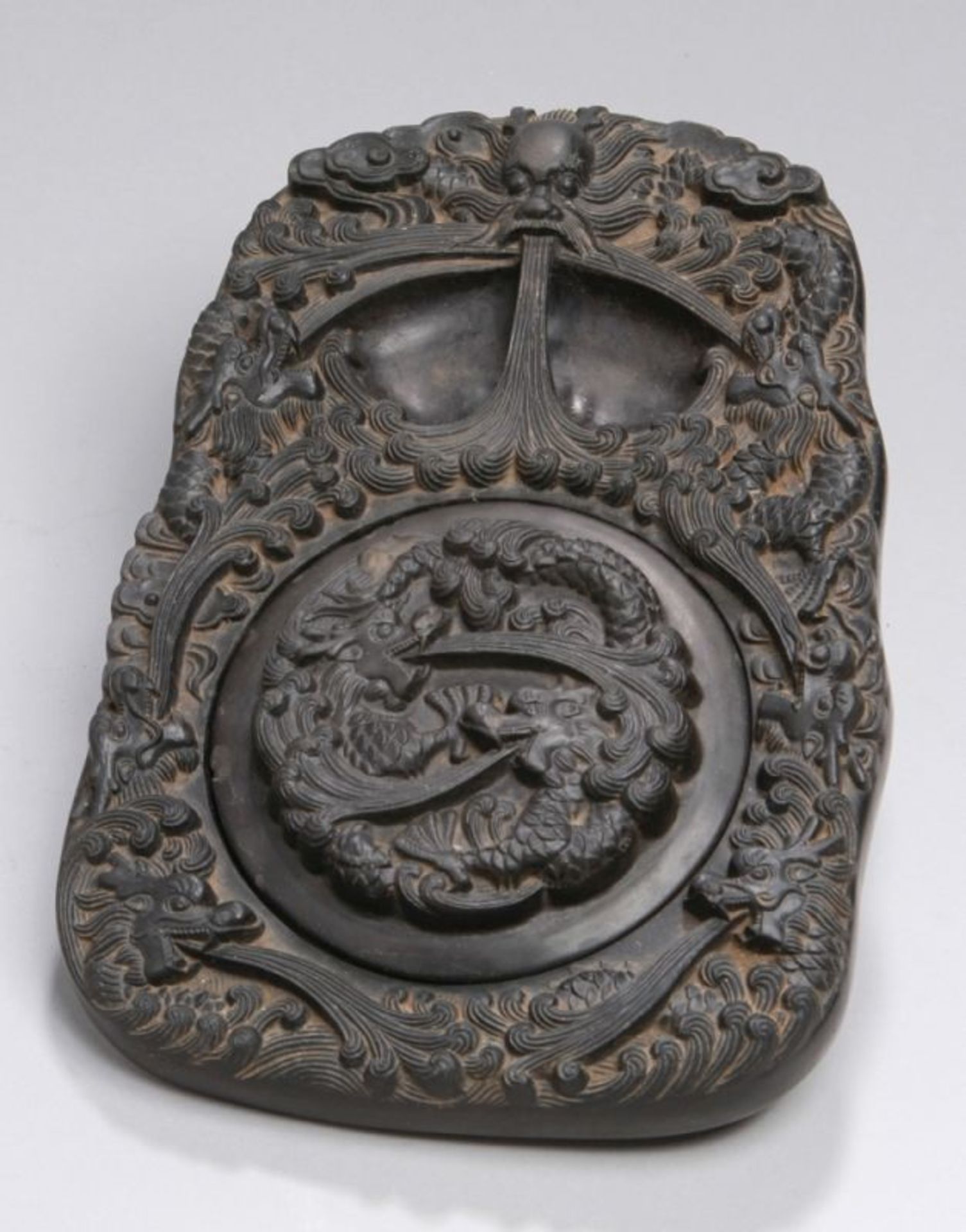 Tusche-Reibstein, China, 19./20. Jh., leicht konische Form mit gerundeten Ecken, obererBereich mit