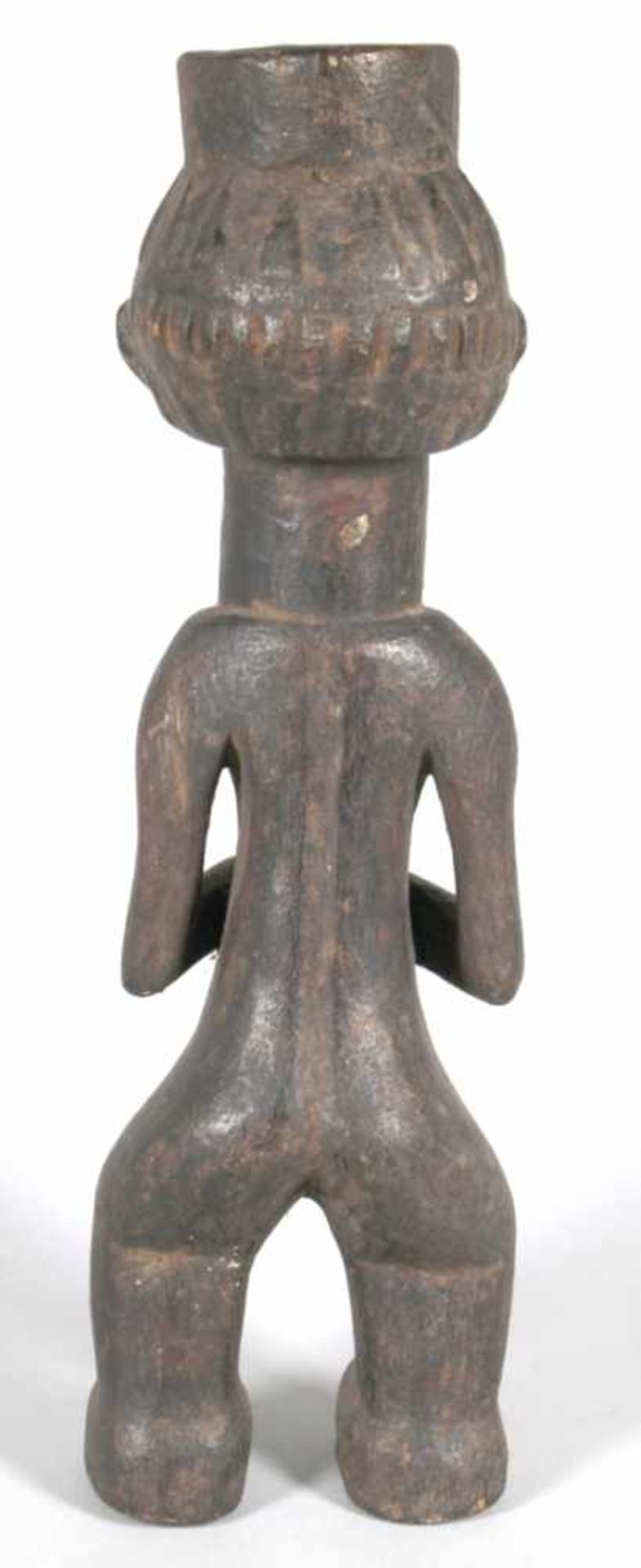Ritual-Figur, Luba, Kongo, stark reduzierte, stehende, männliche Darstellung mit auf Bauchabgelegten - Bild 3 aus 4
