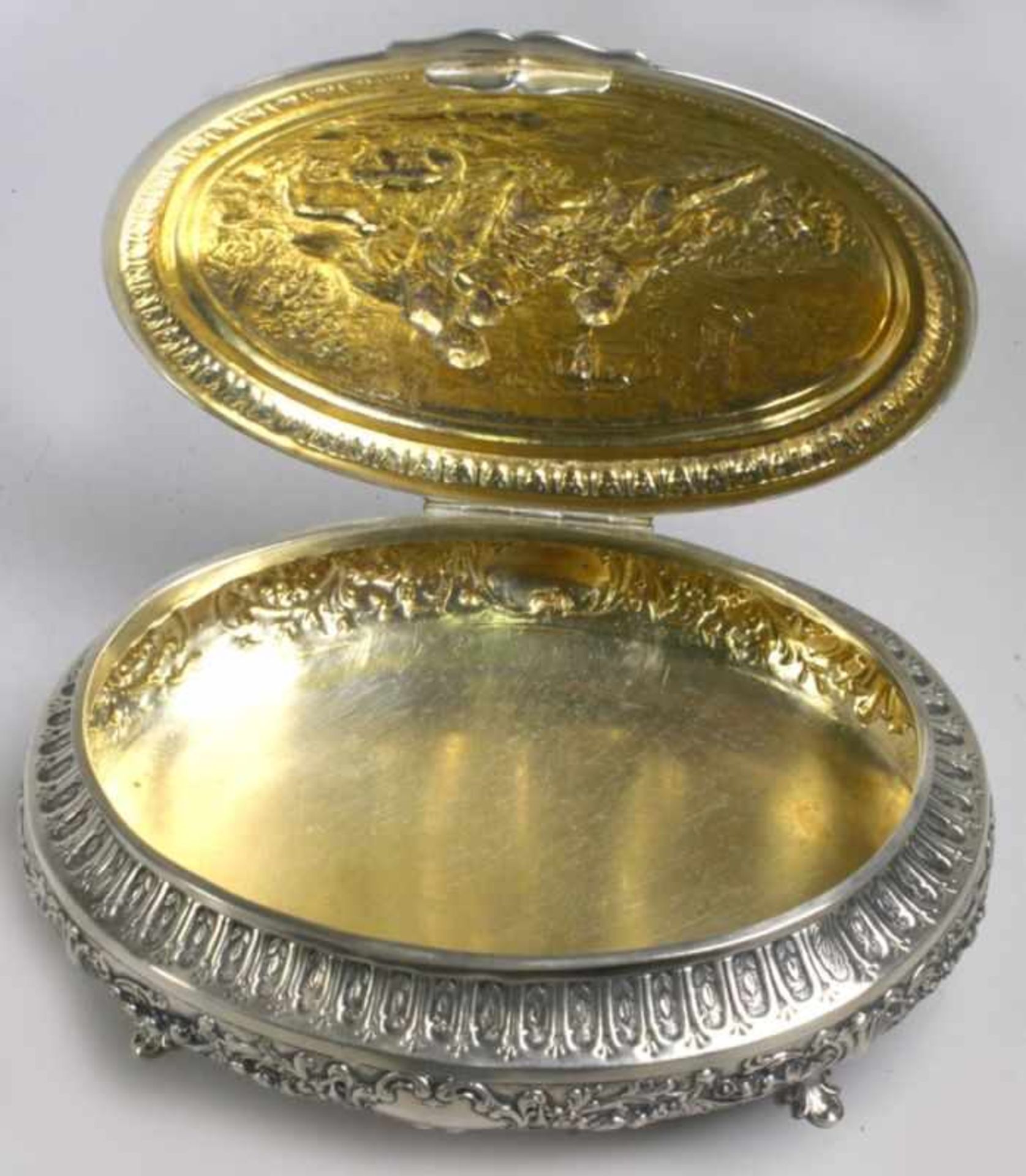 Schatulle, dt., um 1900, Silber 800, ovale Form auf 4 geschweiften Füßen, scharnierterDeckel, - Bild 3 aus 4