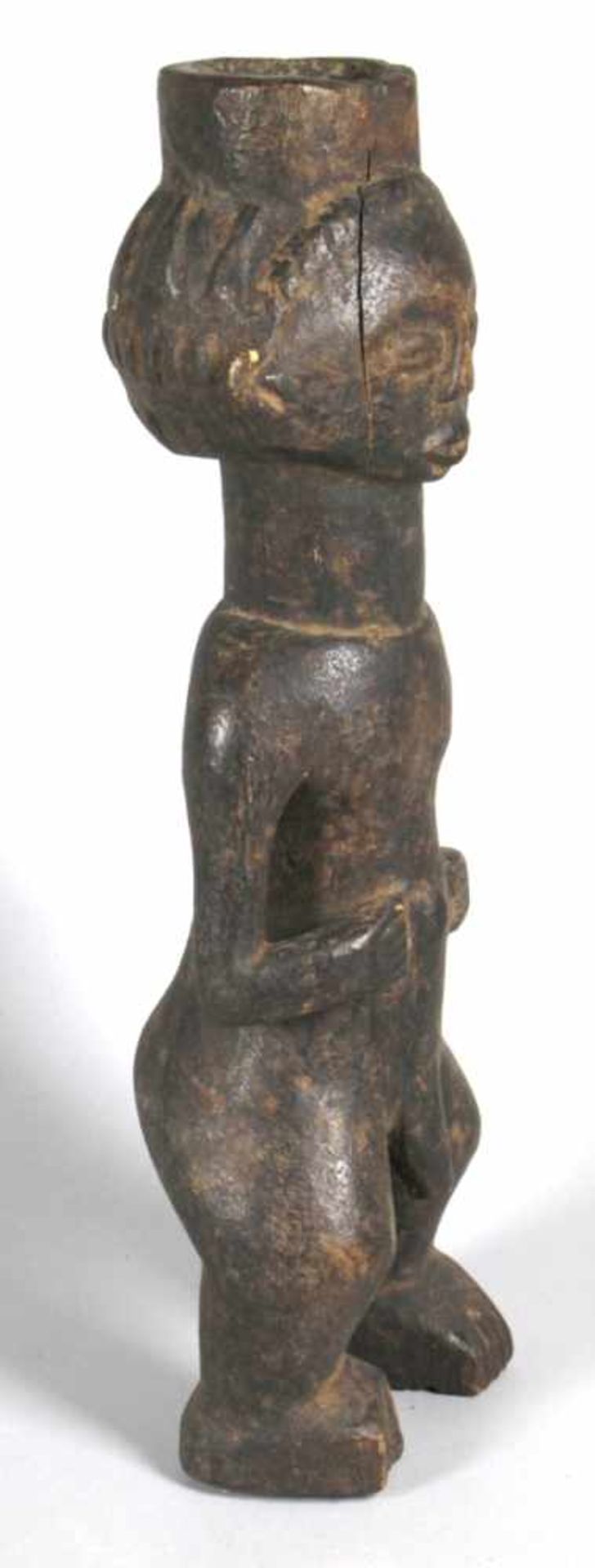 Ritual-Figur, Luba, Kongo, stark reduzierte, stehende, männliche Darstellung mit auf Bauchabgelegten - Bild 2 aus 4