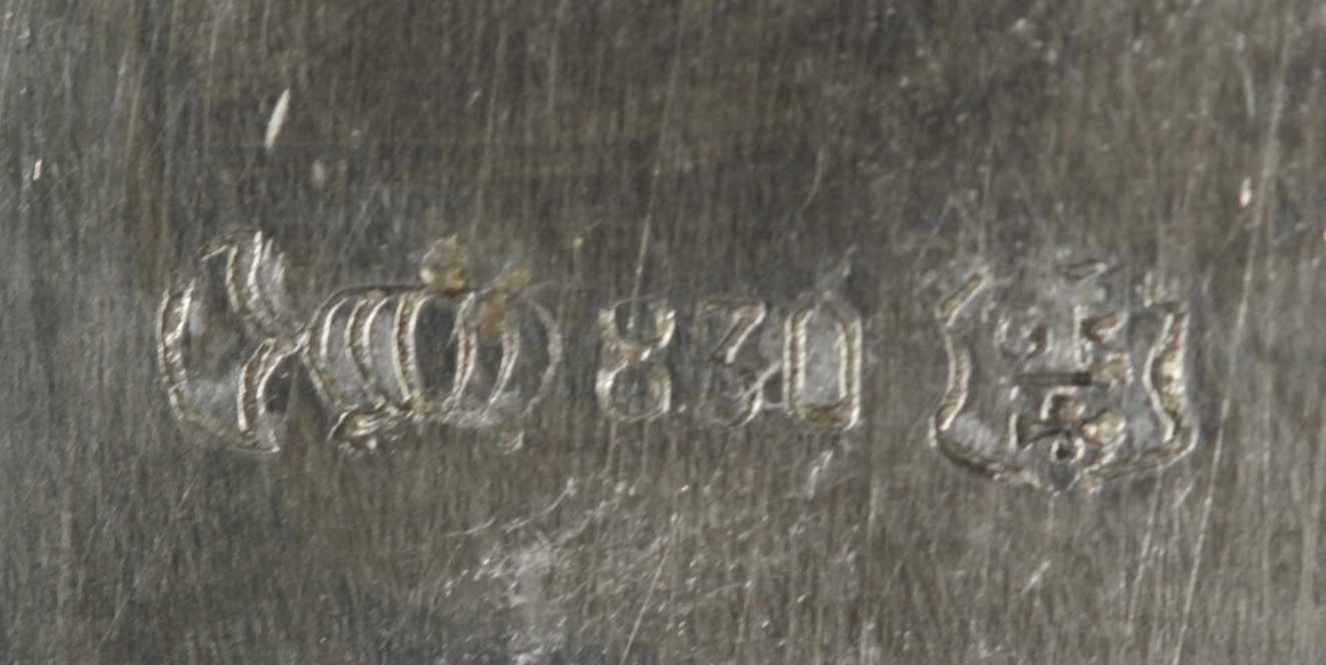 Becher, dt., 1. Hälfte 20. Jh., Silber 830, runder Stand, konisch ansteigender Korpus,Schauseite mit - Bild 2 aus 2