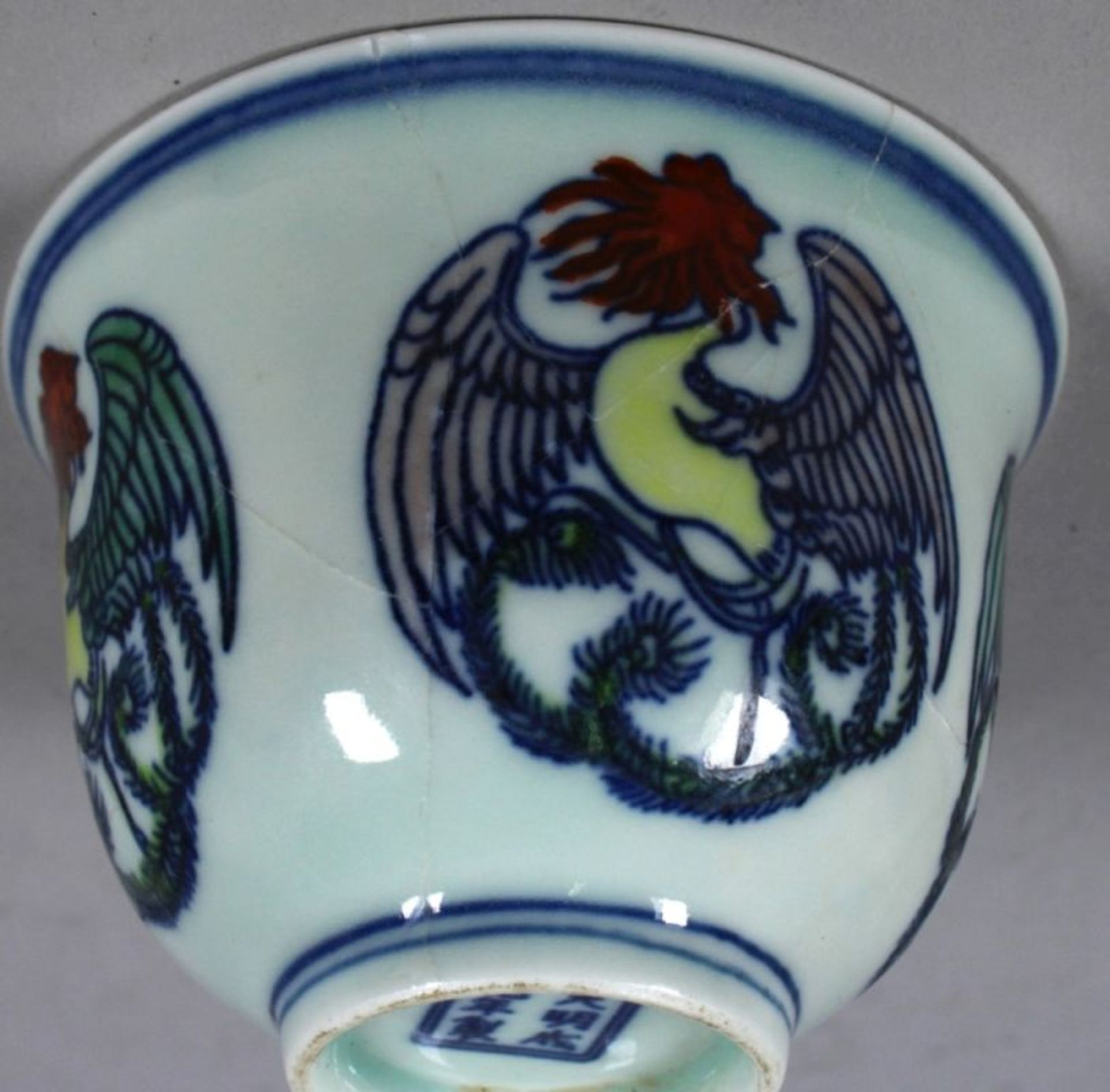 Porzellan-Koppchen, China, 20. Jh., Außenwandung umlaufend polychrom unter- undauflasurbemalt mit - Bild 3 aus 5