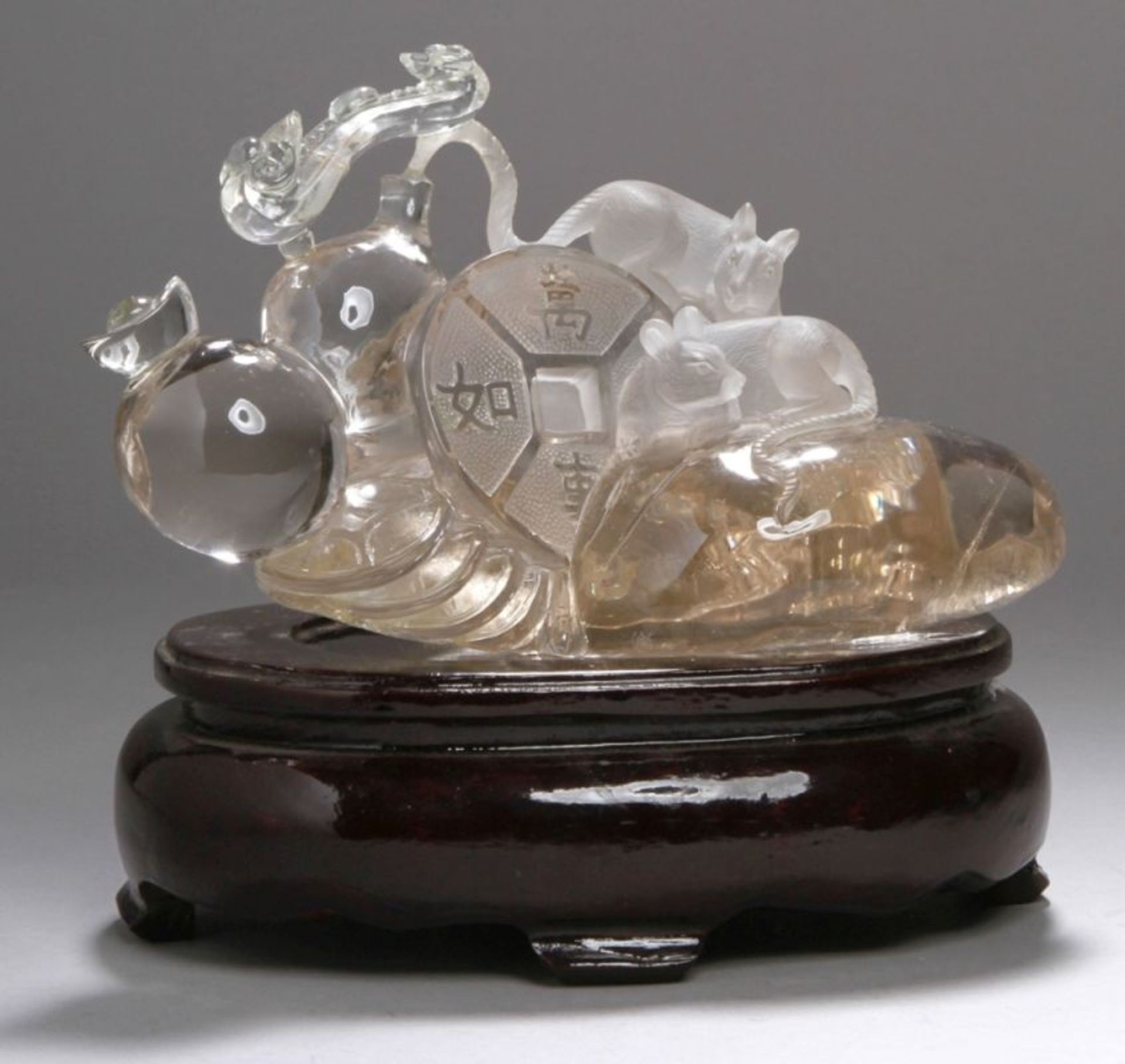 Bergkristall-Zierobjekt, China, auf Sockel Aufbau mit steinartigen und gefäßartigenGebilden,