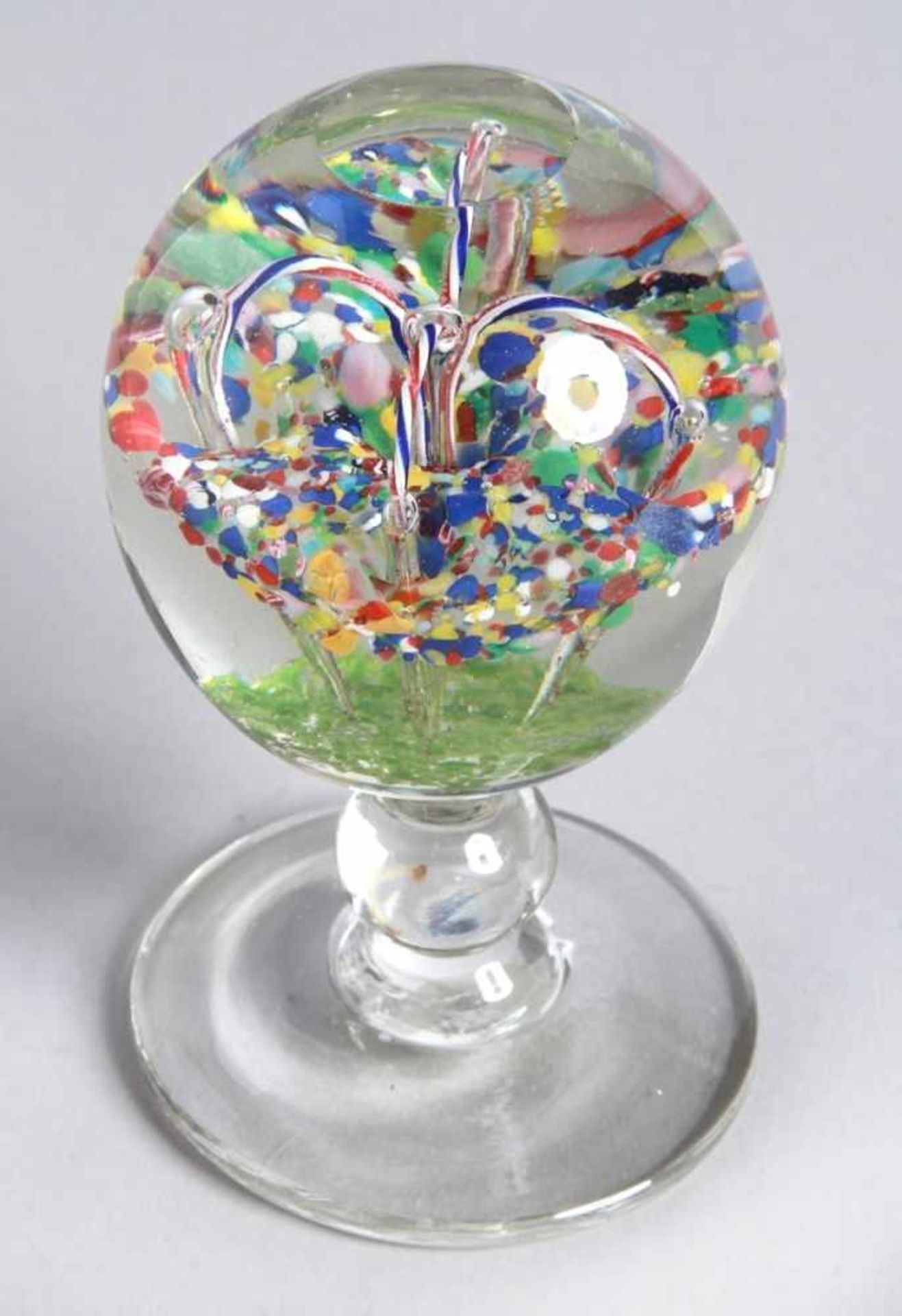 Glas-Ständerpaperweight, Thüringen, wohl Ilmenau, um 1900-30, Tellerstand, Schaft mitKugelnodus, - Bild 2 aus 3