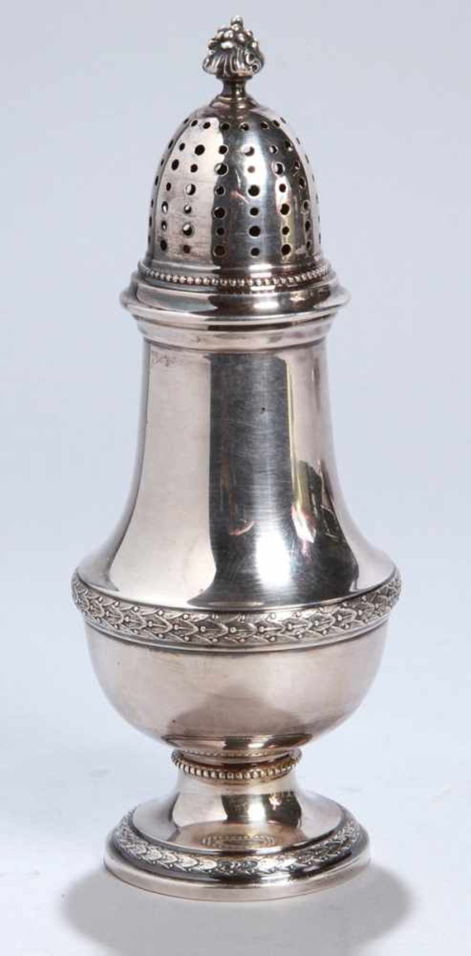 Zuckerstreuer, um 1920, Sterling Silber, Balusterform, H 18,5 cm, ca. 230 gr.- - -20.00 % buyer's
