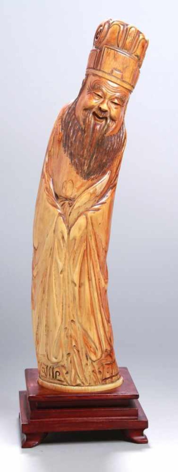 Mammut-Figur, "Unsterblicher", China, Mitte 19. Jh., auf ovaler Sockelplatte leichtgebogte,