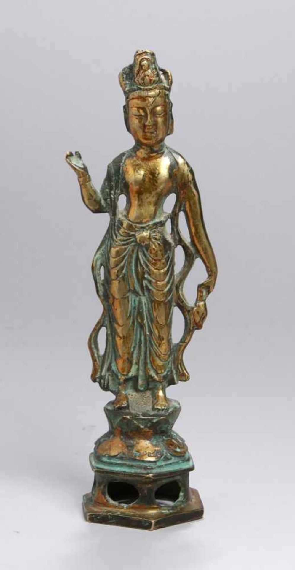 Bronze-Plastik, "Buddha", China, 19./20. Jh., auf durchbrochen gearbeitetem