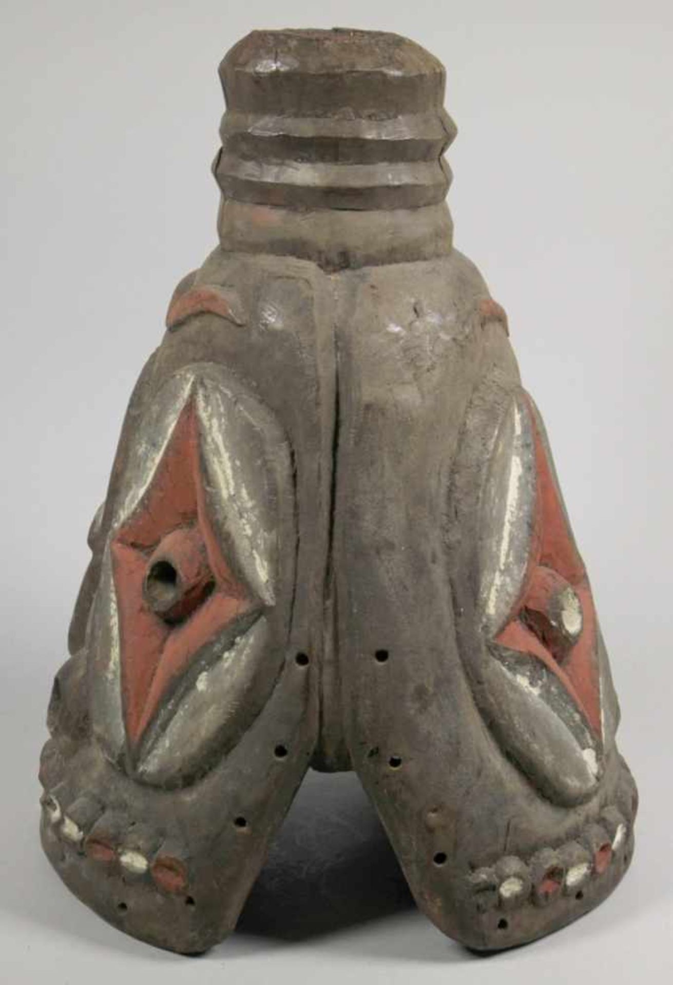 Helm-Maske, Kalunga, Bembe, Kongo, seitlich geschlitze Kegelform mit horizontal gerilltemAbschluß, - Bild 3 aus 4