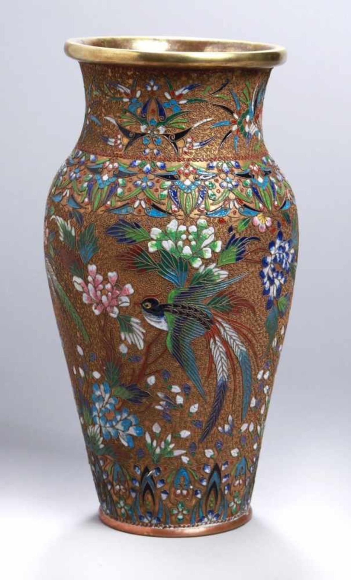 Cloisonné-Ziervase, China, 19. Jh., Kupferkorpus, fein aufgelötetes Vogel- und Floraldekorvor