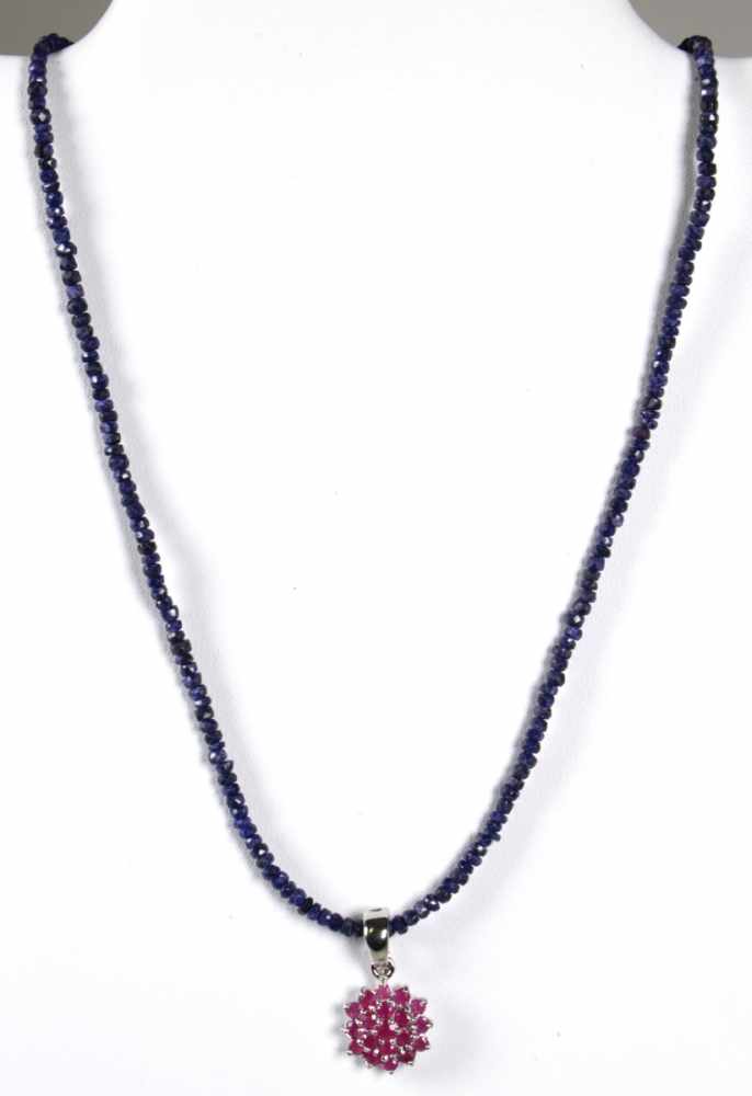 Halskette, Choker gefädelt, gefertigt aus facettierten Safir-Kugeln, D ca. 3 mm,Clip-Anhänger,