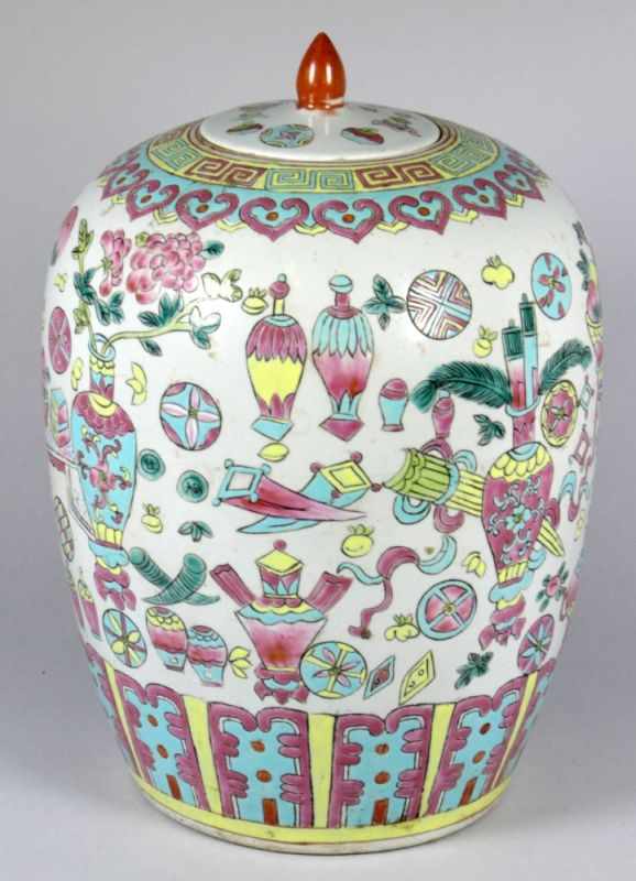 Porzellan-Deckelvase, China, 20. Jh., runder Stand, leicht gebauchter Korpus mit passigeingelassenem - Image 2 of 3