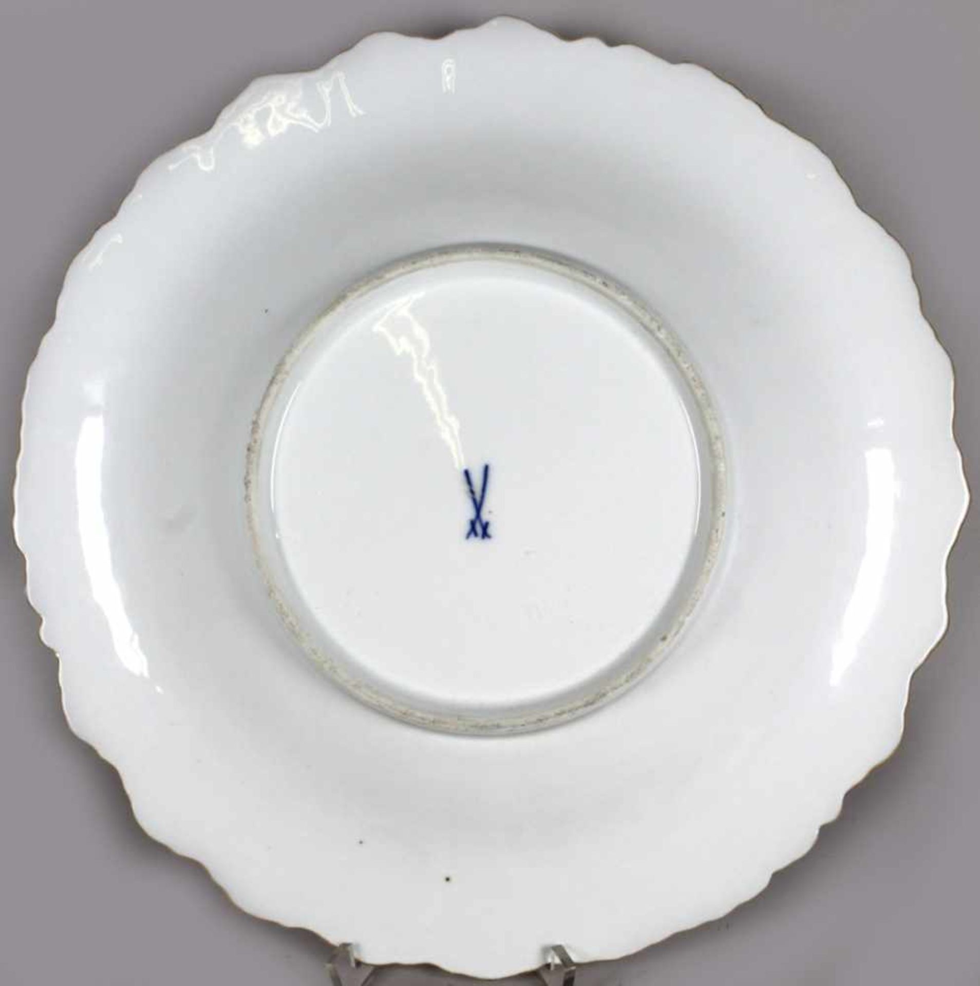 Porzellan-Prunkschale, Meissen, 30/40er Jahre, Mod.nr.: F 152a, über Standring runde,gemuldete - Bild 2 aus 3