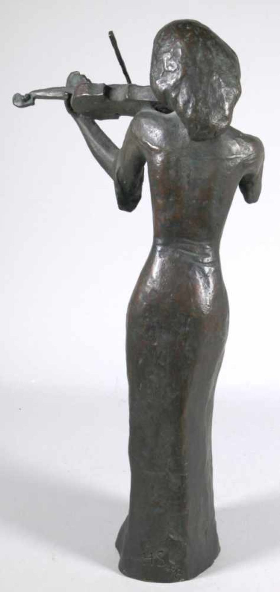 Bronze-Plastik, "Beim Spielen der Geige", monogrammierender Bildhauer H.S., 2. Hälfte 20.Jh., - Bild 2 aus 4
