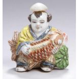 Porzellan-Snuffbottle, China, wohl 19. Jh., gearbeitete in Form eines sitzenden Mannes mitFisch in