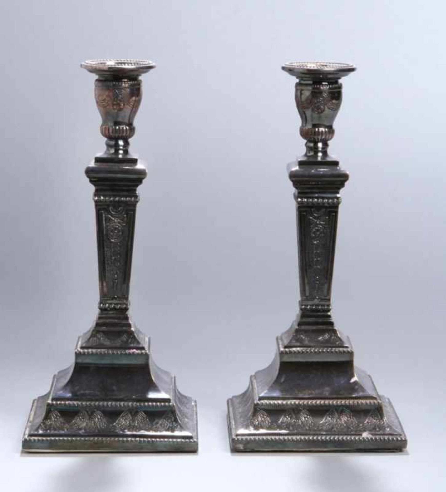 Ein Paar Tafelleuchter, 1-flg., 1. Hälfte 20. Jh., Sterling Silber (weighted), Wandungverziert mit