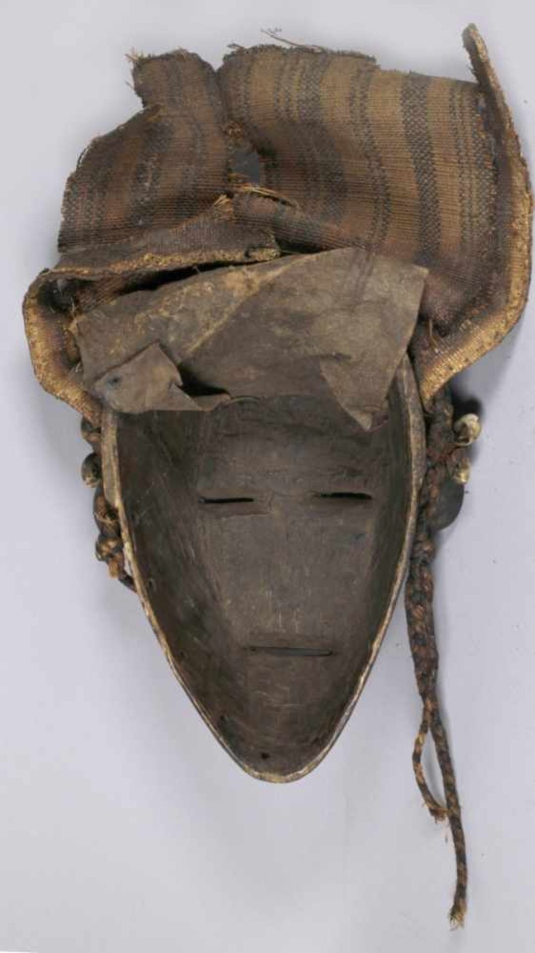 Maske, Tchokwe, Angola, Pwo-Frauenmaske, plastische Darstellung mit typischen, - Bild 3 aus 3