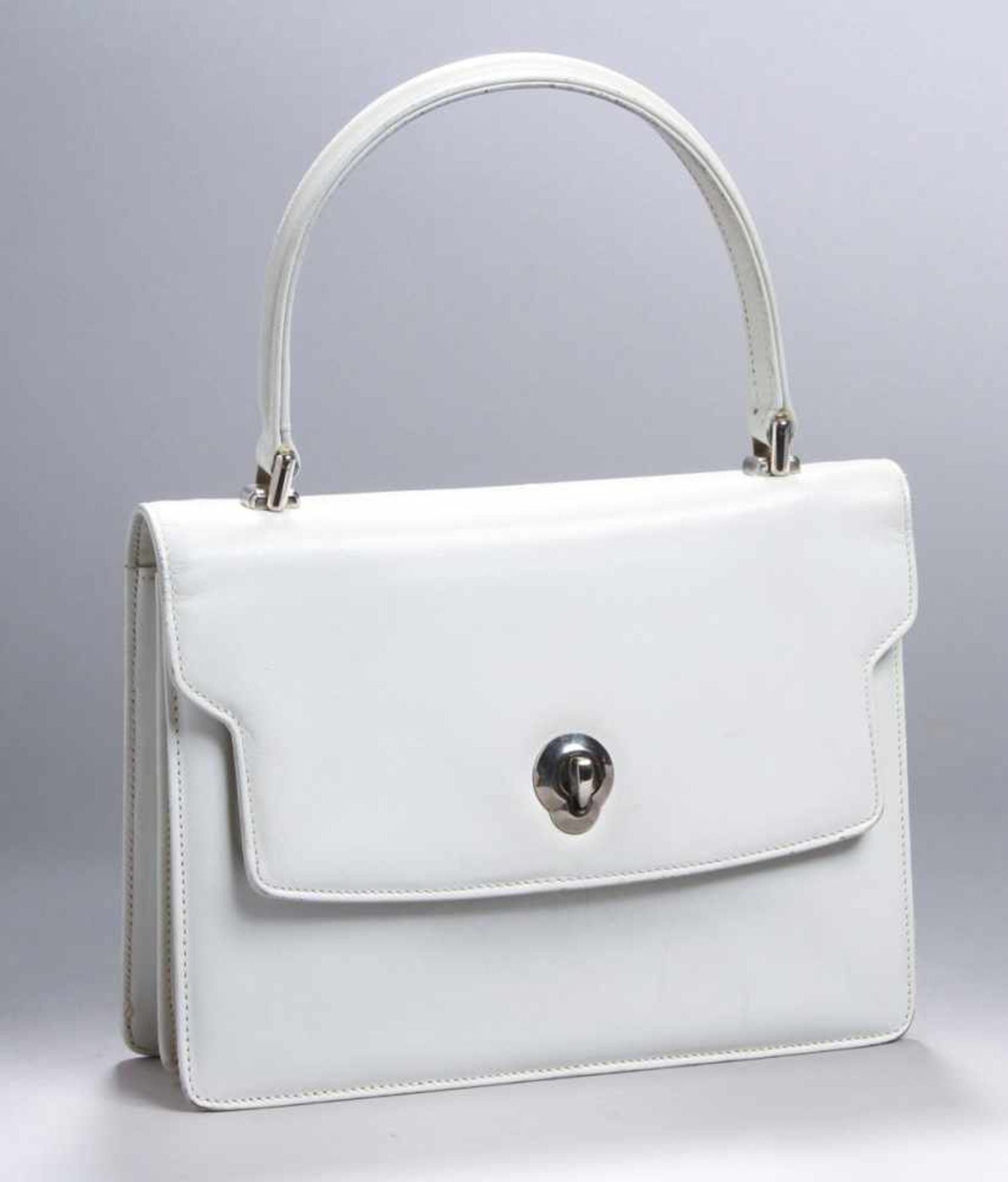 Damen-Handtasche, Italien, 2. Hälfte 20. Jh., querechteckige Form mit Frontlasche ausweißem Leder,