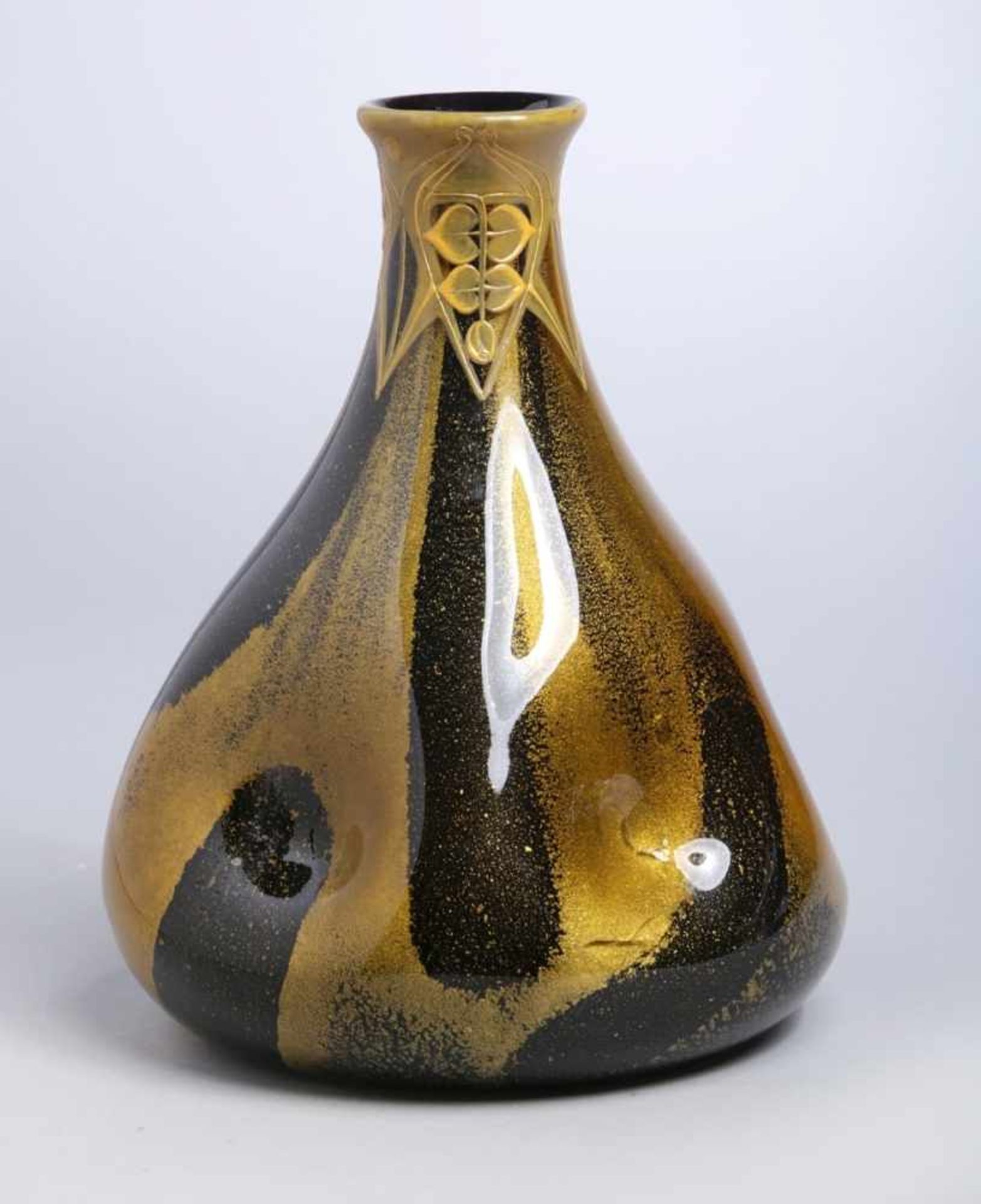 Glas-Ziervase, Klostermühle, Johann Loetz Wwe., um 1904, Dekor: rubin Orphir, runderStand, sich