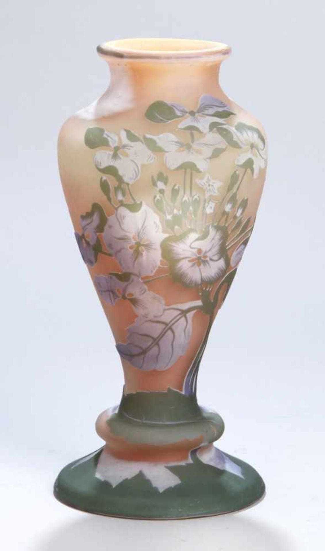 Glas-Ziervase, "Hortensia", Emile Gallé, Nancy, um 1904-06, ausgestellter Rundstand,Ringnodus,