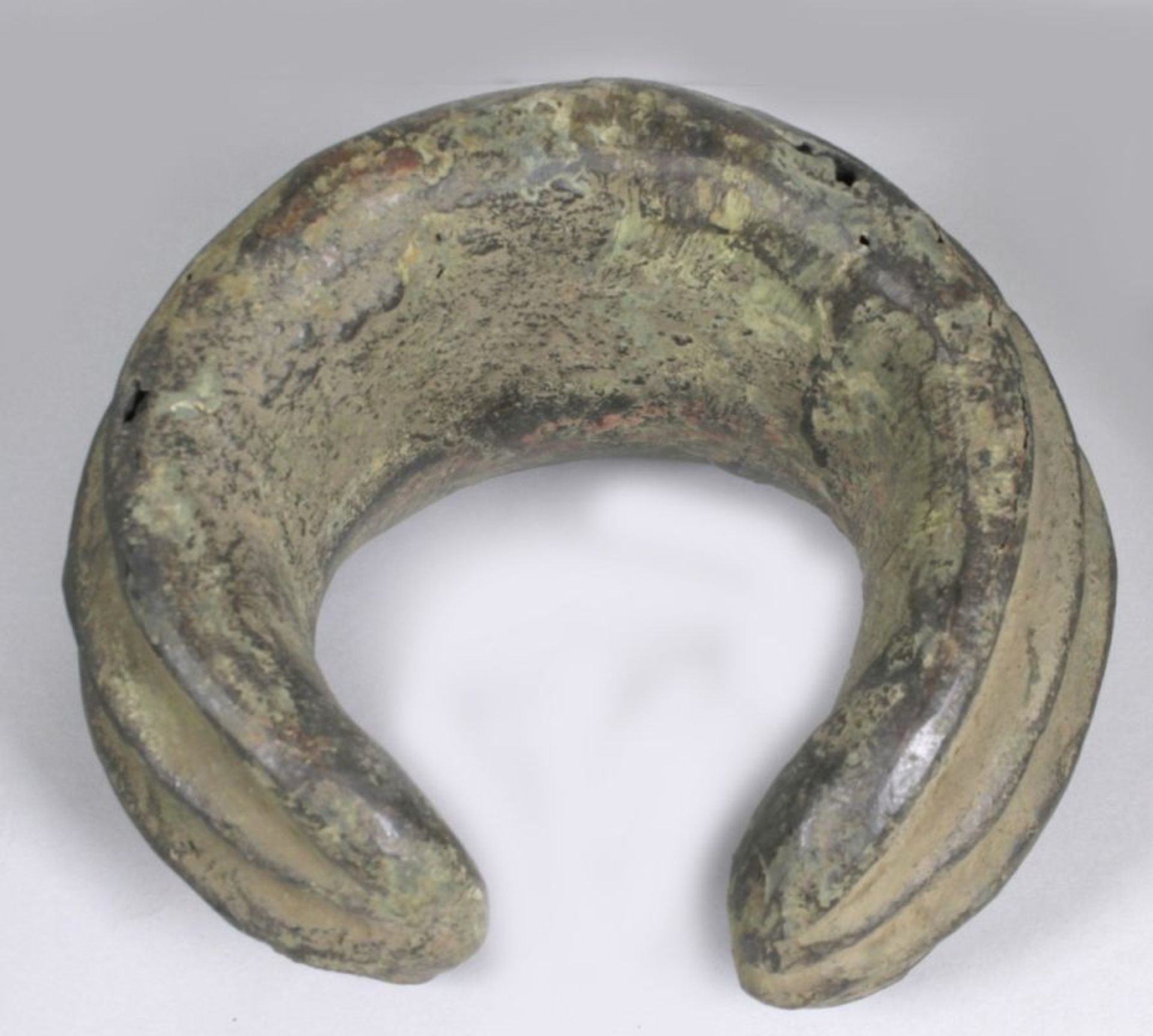 Bronze-Reif, Afrika, Manille, sog. Primitivgeld, ovale, gekeht gerillte, offene Form mitschöner, - Bild 3 aus 3