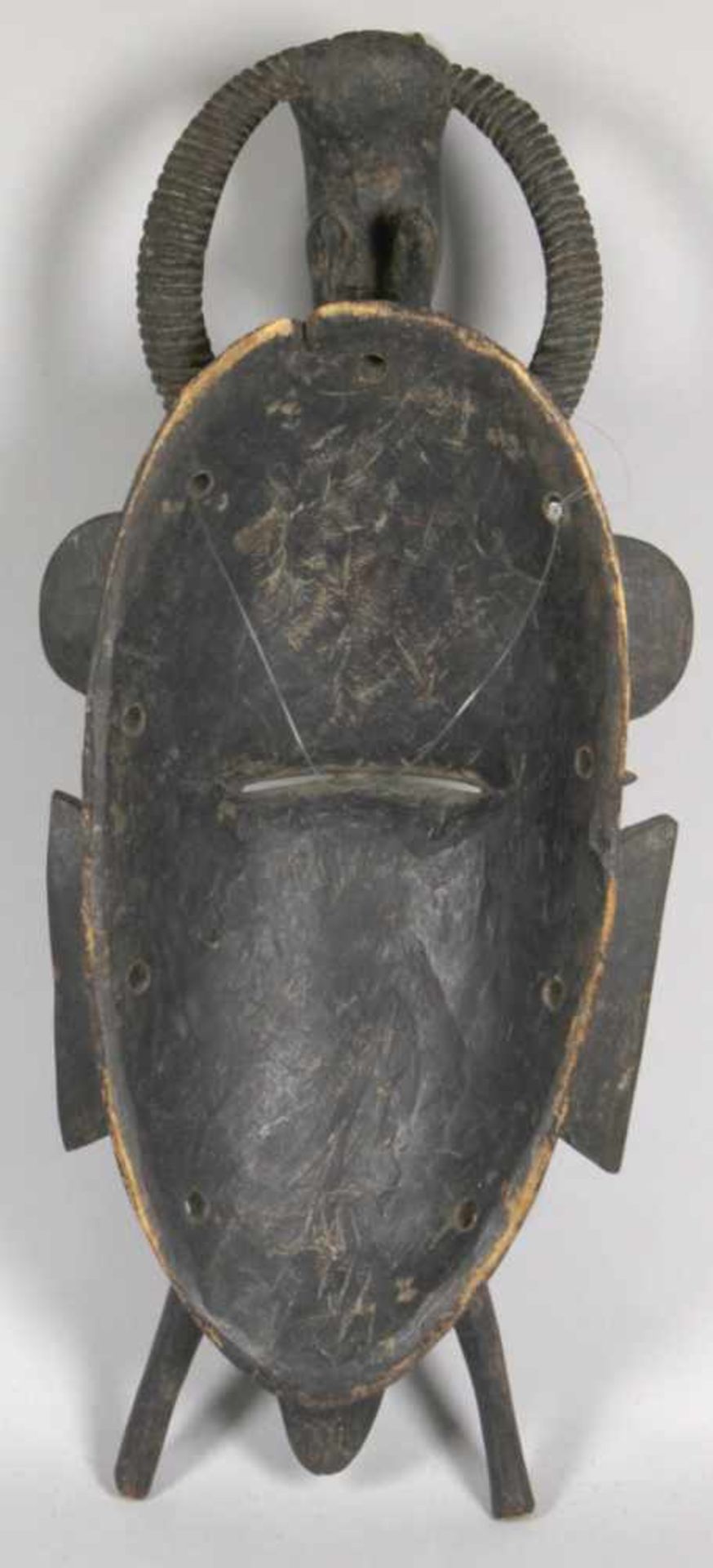 Kpelie-Maske, Senufo, Elfenbeinküste, strenges, kubistisches Gesicht mit kleinen, - Bild 2 aus 4