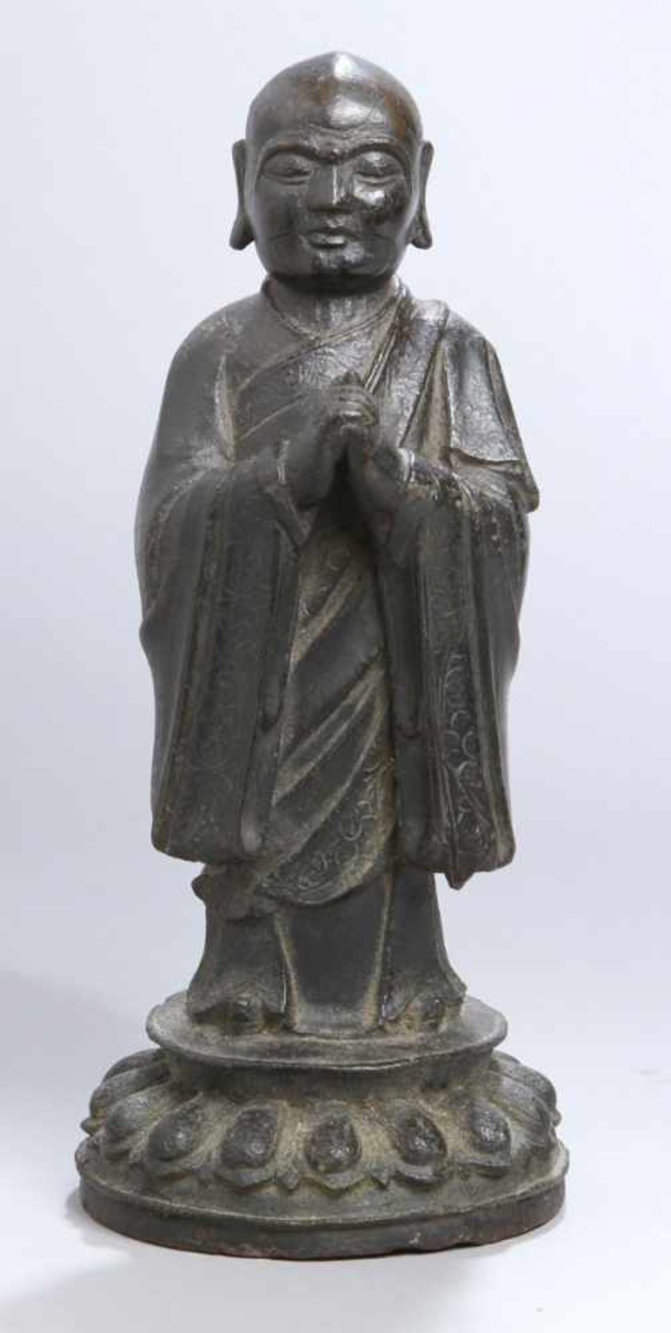 Bronze-Plastik, "Buddha", China oder Tibet, Ming-Dynastie, auf rundem Lotossockelvollplastische,