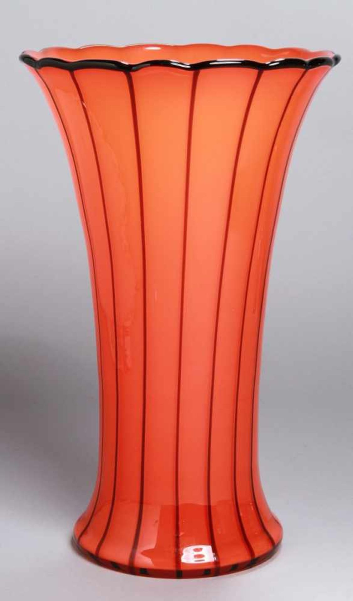 Glas-Ziervase, Klostermühle, Johann Loetz Wwe., um 1915, Dekor: Ausführung 157 orangeopalmit