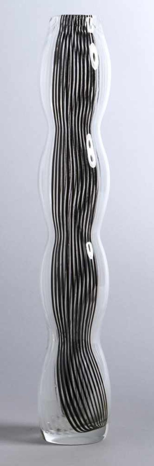 Glas-Ziervase, Murano, 60er Jahre, runder Stand, schlanker, 3-fach eingeschnürter Korpusmit