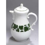 Porzellan-Kaffeekanne, Meissen, 2. Hälfte 20. Jh., Weinlaubdekor, H 24 cm, 1. Wahl- - -20.00 %