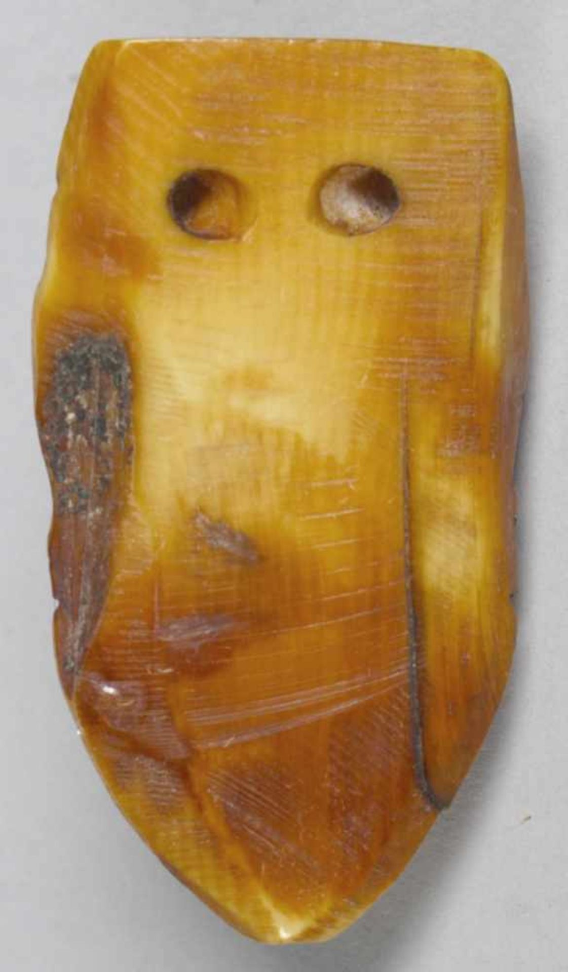 Elfenbein-Amulett- bzw. Passportmaske, Pende, Kongo, halbplastisches, rückseitigabgeflachtes, - Bild 2 aus 2