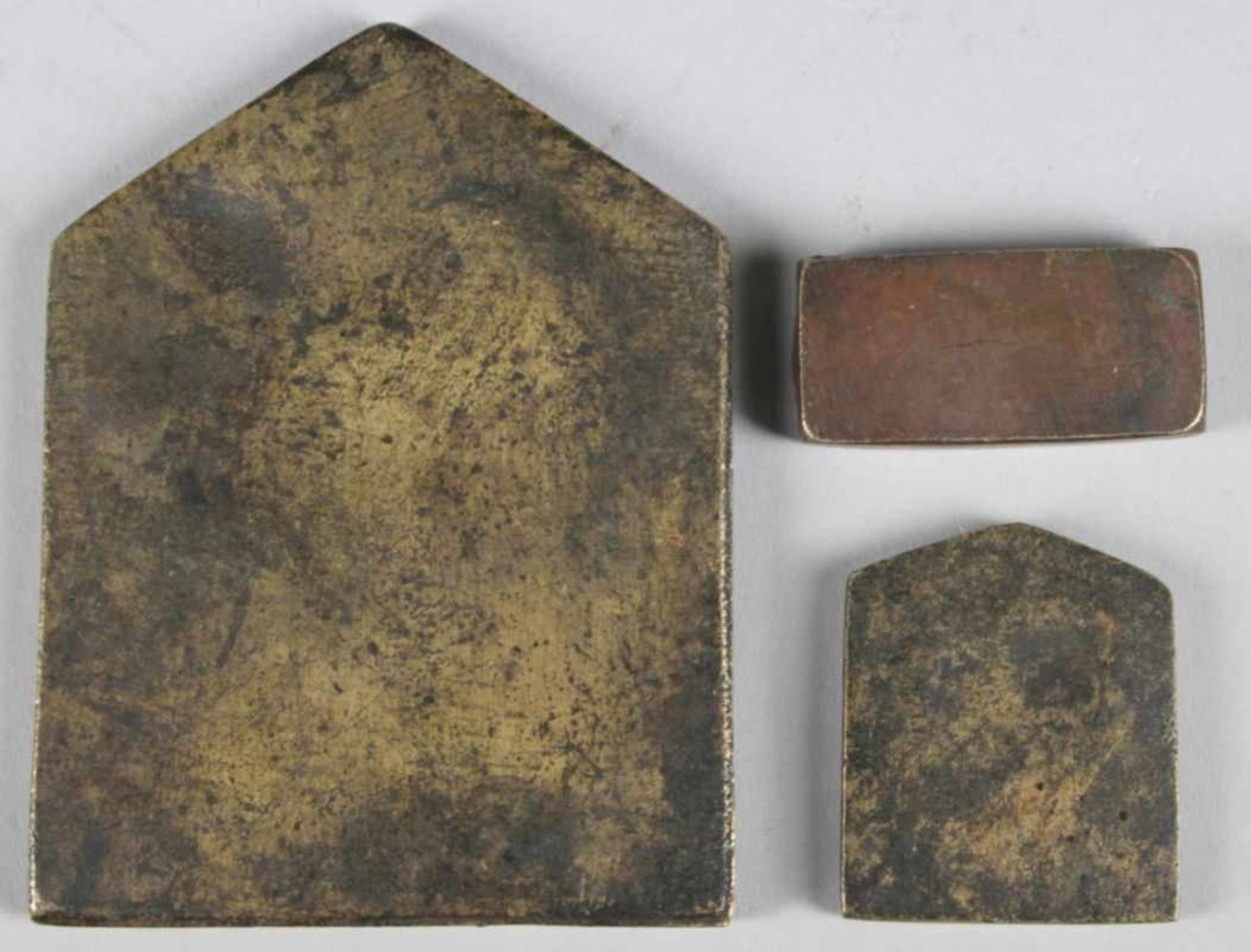 Drei Bronze-Matritzen, Indien, 19. Jh., zur Herstellung von Amuletten/Schmuck,unterschiedliche - Bild 2 aus 2