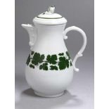 Porzellan-Kaffeekanne, Meissen, 2. Hälfte 20. Jh., Weinlaubdekor, H 24 cm, 1. Wahl- - -20.00 %