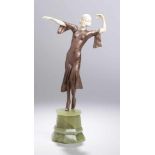 Bronze-Plastik, "Modedame", anonymer Bildhauer um 1920, vollplastische, stehendeDarstellung in