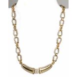 Collier, Gold-Bicolor 750, Facon: Phantasie, quadratisches Mittelteil besetzt mit 18Brillanten, zus.