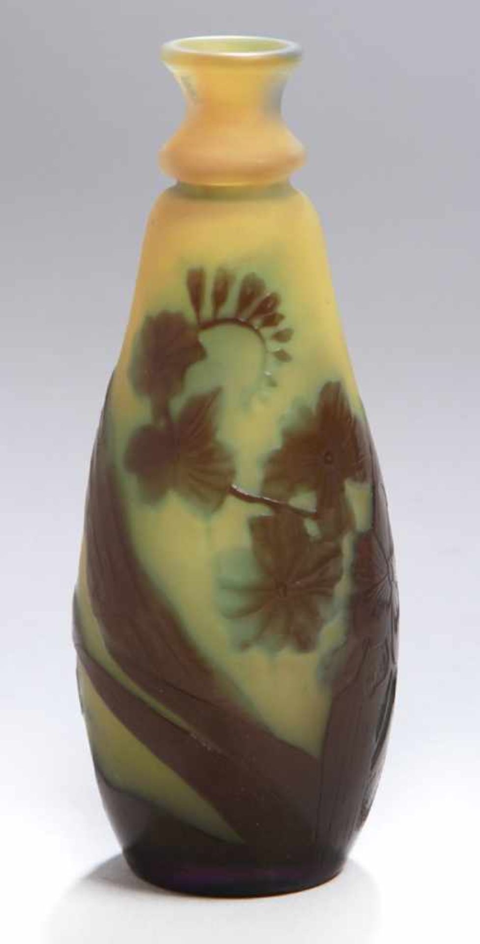 Glas-Ziervase, "Veronica", Emile Gallé, Nancy, um 1906-14, runder Stand, gestreckt ovoiderKorpus mit