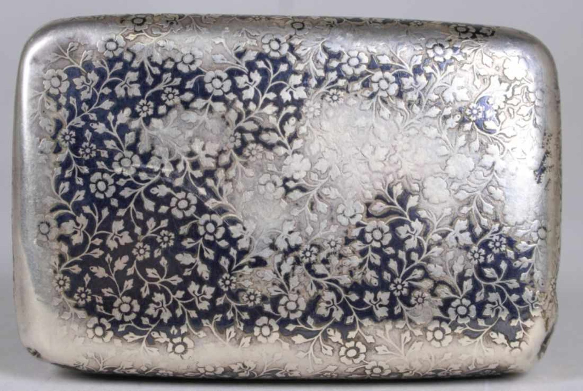Tabak-Schatulle, wohl Russland, um 1890, Silber, rechteckige Form, in Niello-Technik,scharnierter - Bild 5 aus 5