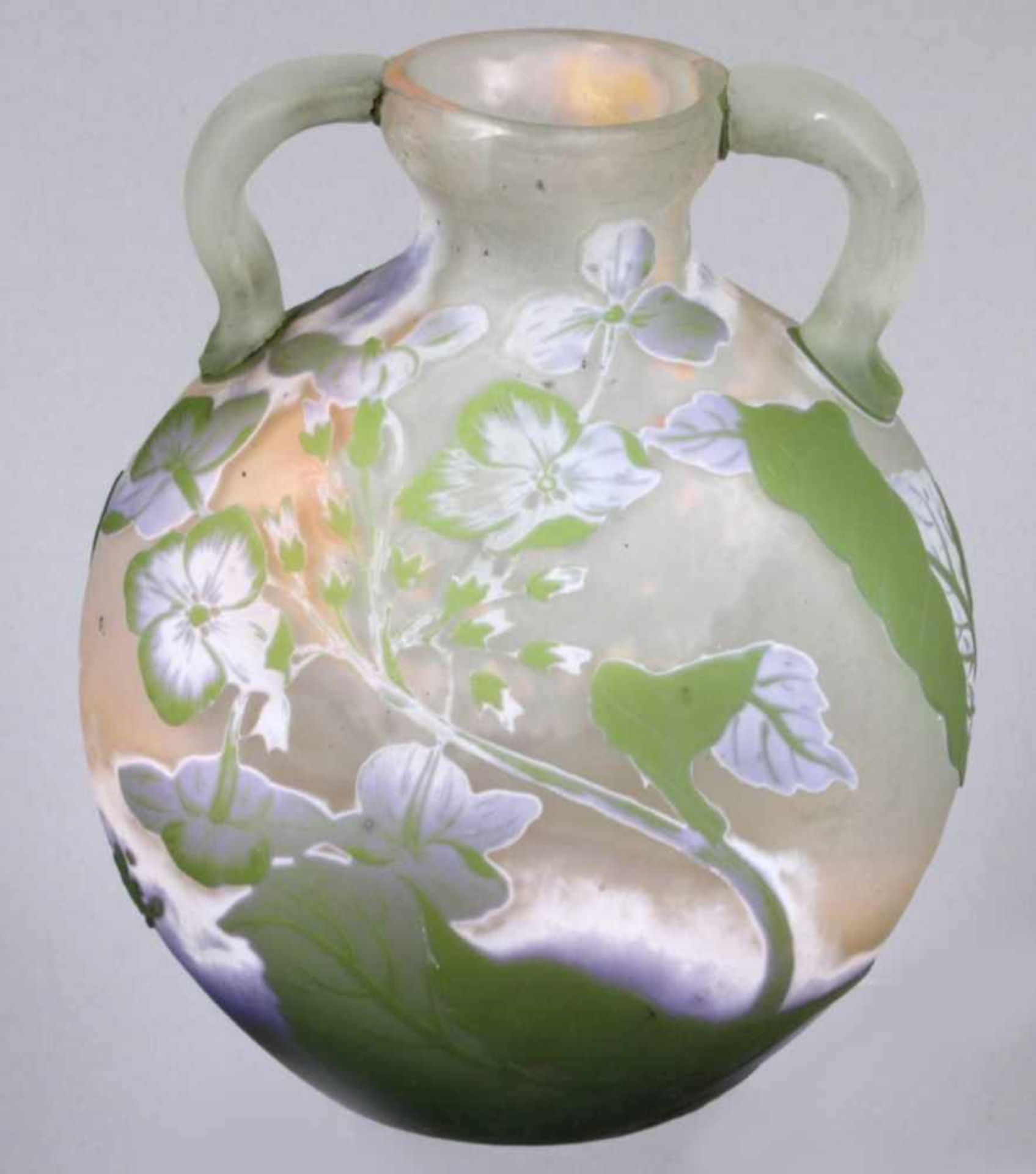 Glas-Doppelhenkelziervase, "Hortensia", Emile Gallé, Nancy, um 1904-06, ovaler Stand,kugliger, - Bild 2 aus 5