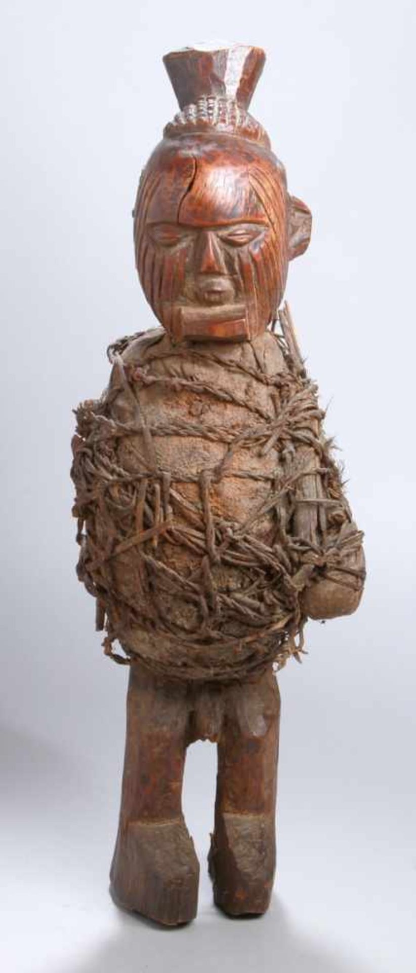 Fetisch-Figur, Teke, Kongo, stehende, männliche Darstellung, das stiltypische Gesicht mitlinearen