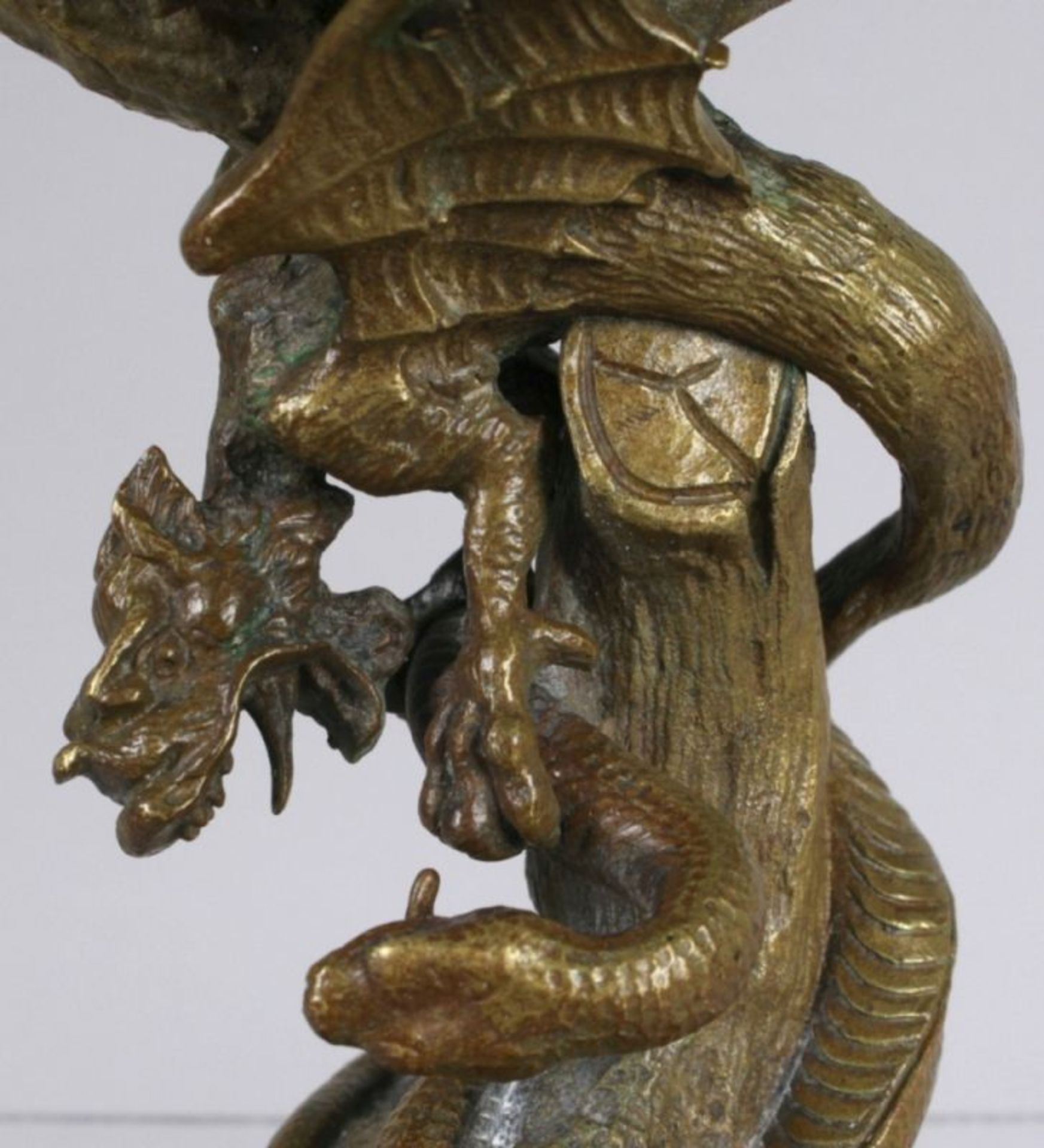 Bronze-Plastik, "Beflügelter Drache im Kampf mit der Schlange", anonymer Bildhauer, - Bild 3 aus 4