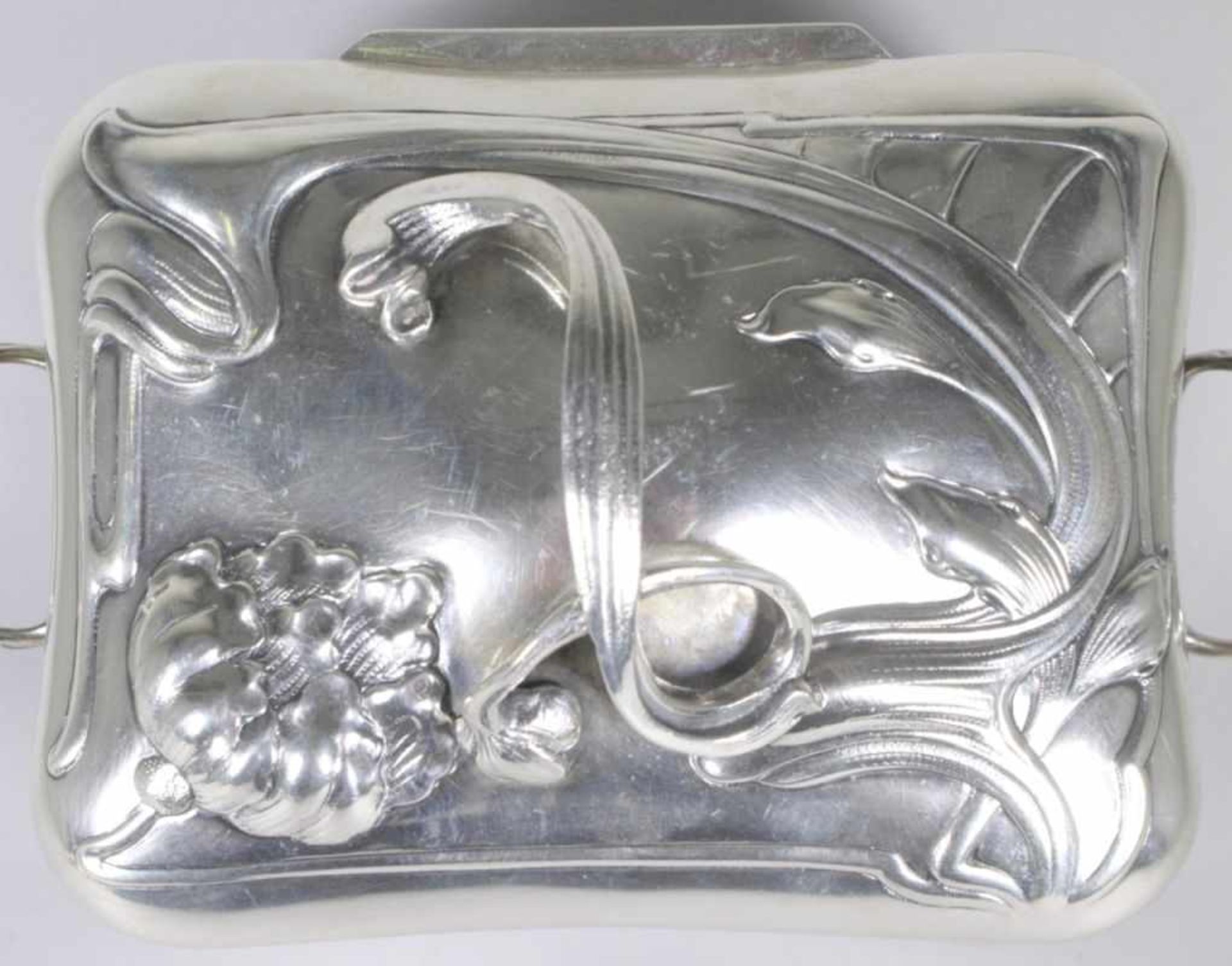 Schatulle, Österreich, wohl Wien, um 1900, Silber, rechteckige Form auf 4 Füßen inSchleifenform, - Bild 2 aus 6