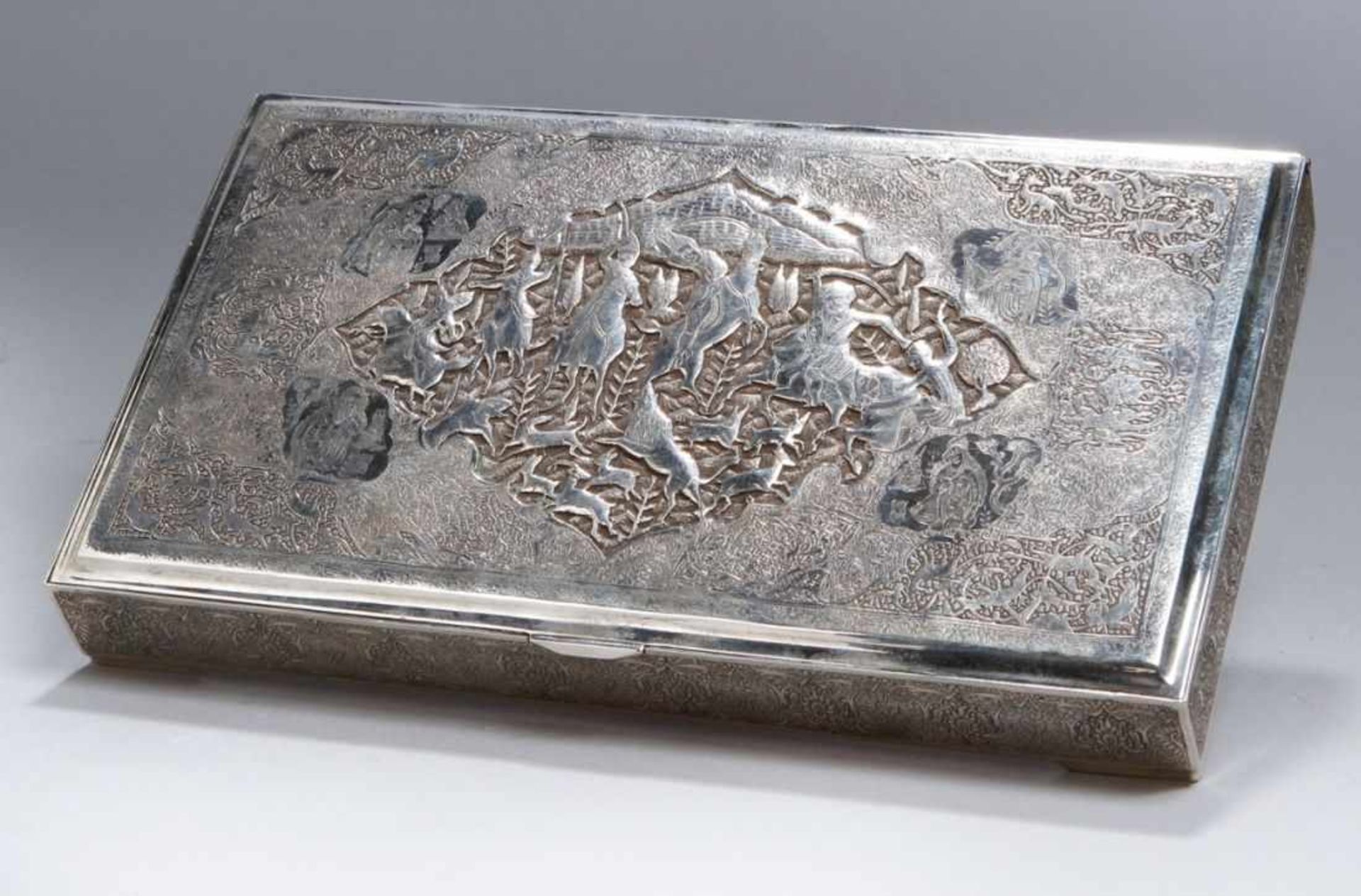Koran-Schatulle, Persien, um 1900, Silber 84, über 4 flachen Eckfüßchen rechteckige,zylindrische